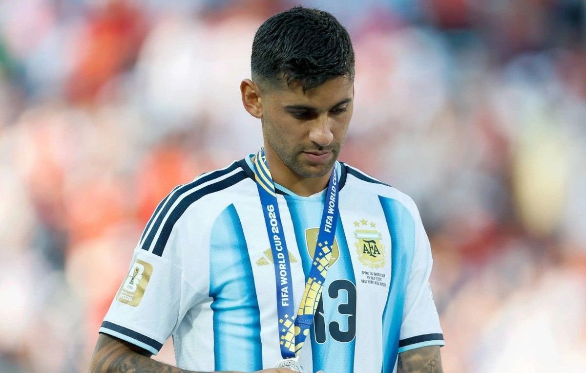 Süper Lig devi, Dünya Kupası ödül töreninde Trump'ın elini sıkmayan Cristian Romero'nun peşinde