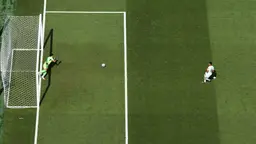 Bounou penaltıdan geçit vermiyor!