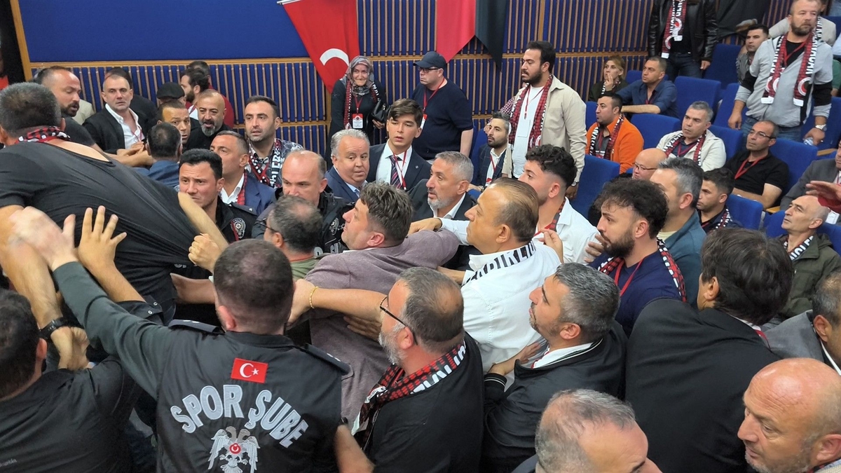 Gençlerbirliği Olağanüstü Genel Kurulu'nda gerginlik!