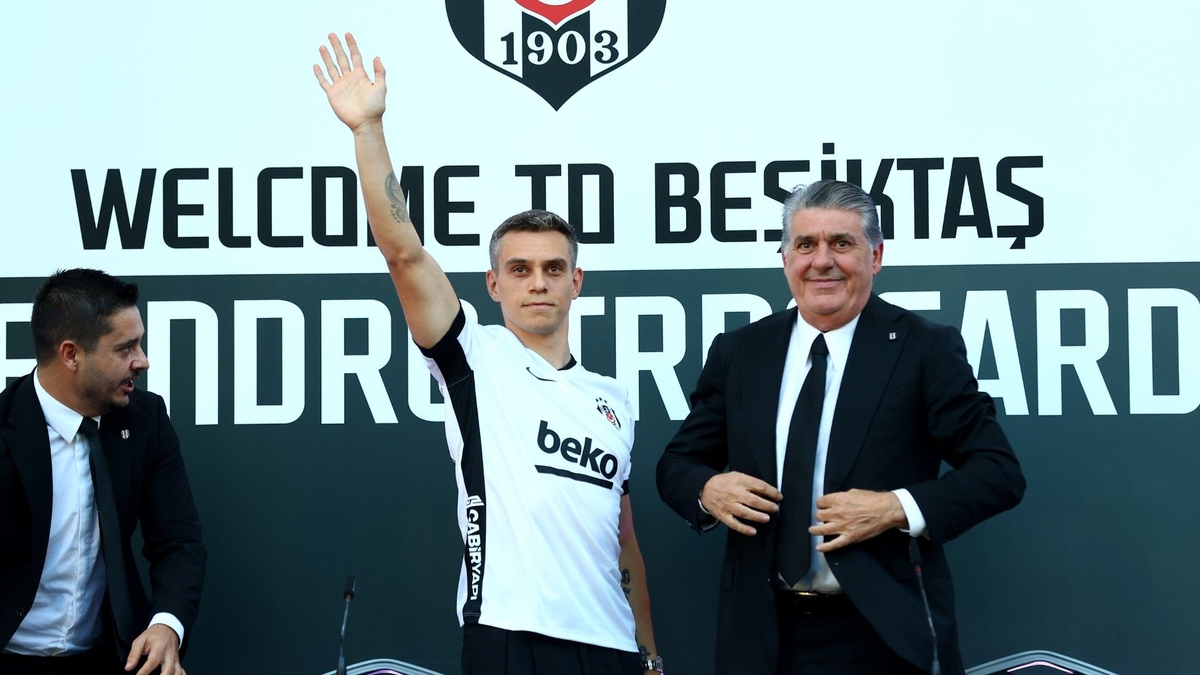 Leandro Trossard, 20 bin taraftarın önünde imzayı attı