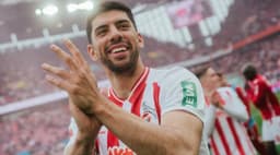 Trabzonspor'un 11. transferi Cenk Özkaçar yola çıktı geliyor. Milli futbolcu için ödenecek bonservisi bedeli de belli oldu