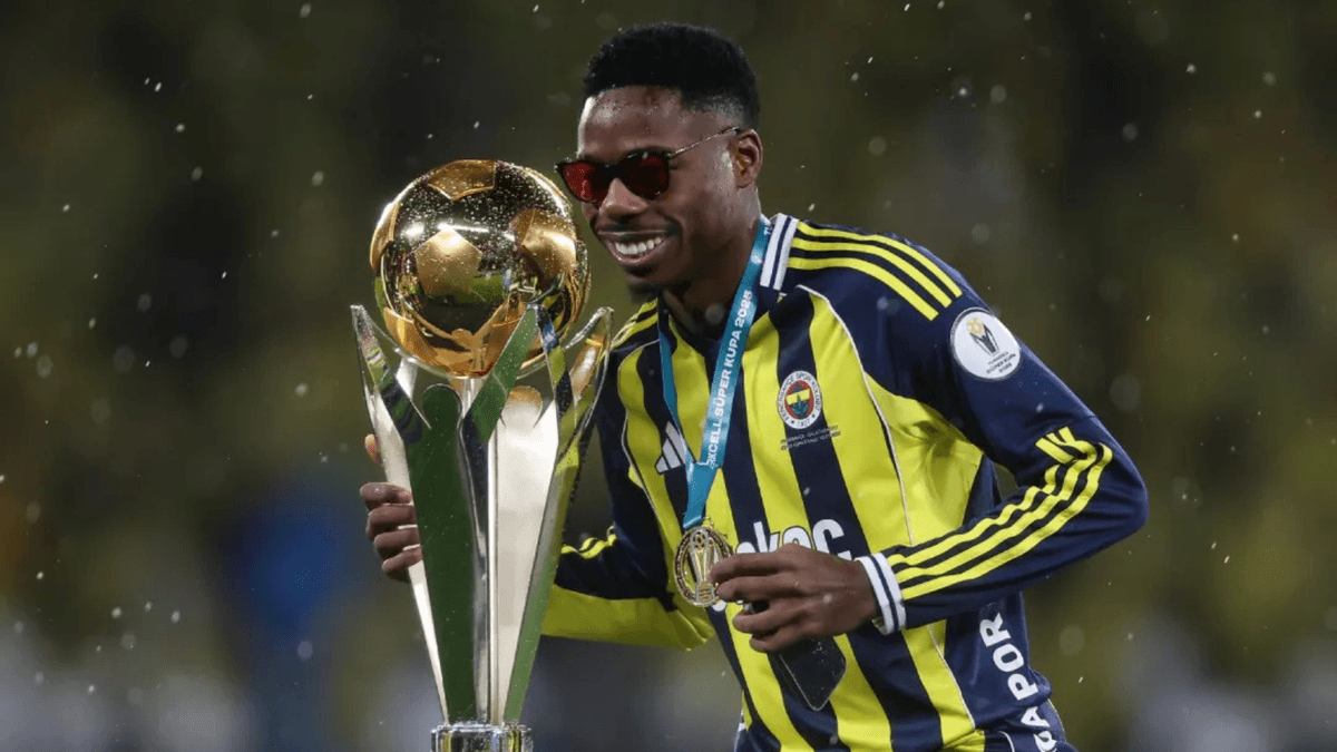 Schalke 04'ten Fenerbahçe'nin yıldızına kiralama hamlesi!