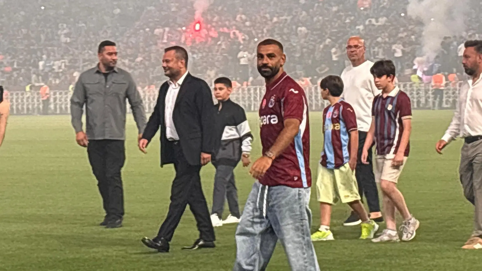 Salah 30 bin taraftar önünde imza attı