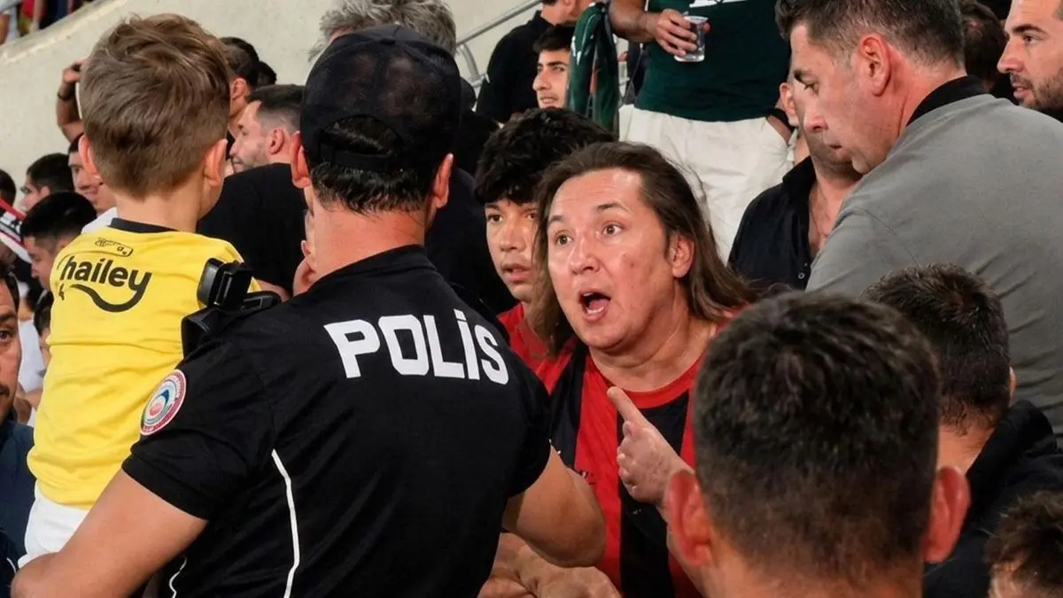 Çorum FK'den forması çıkarılmaya çalışılan Fenerbahçeli çocuğa anlamlı destek