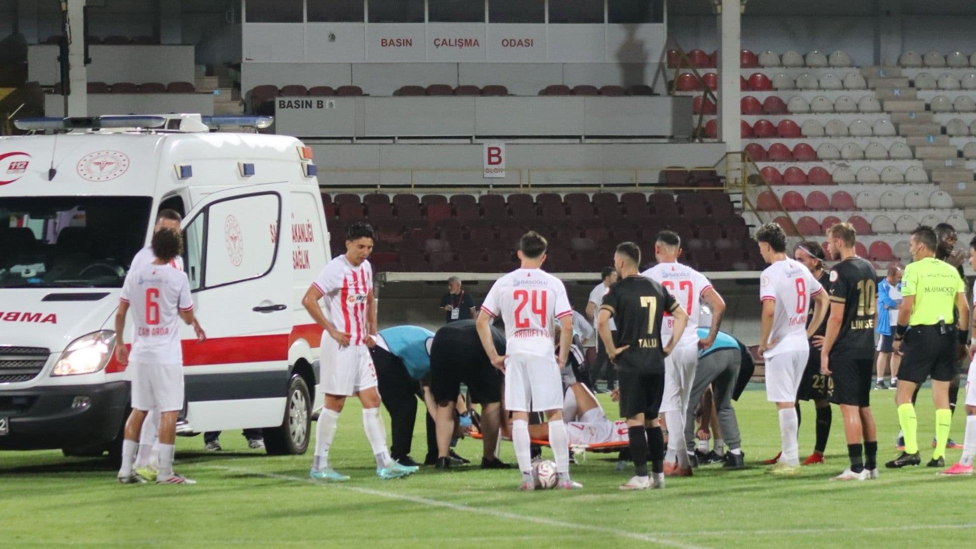 Açılış maçında kötü sakatlık! Hocasından "kırık" açıklaması