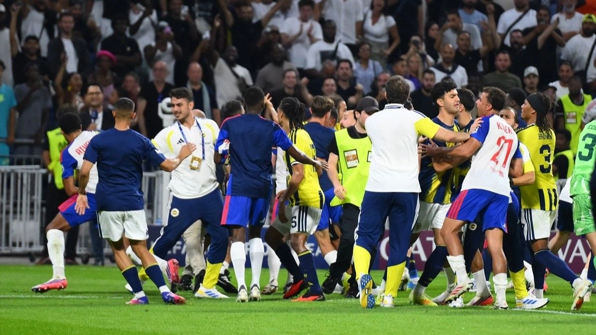 Maç sonu saha karıştı! Lyon'da Guendouzi'ye tepki