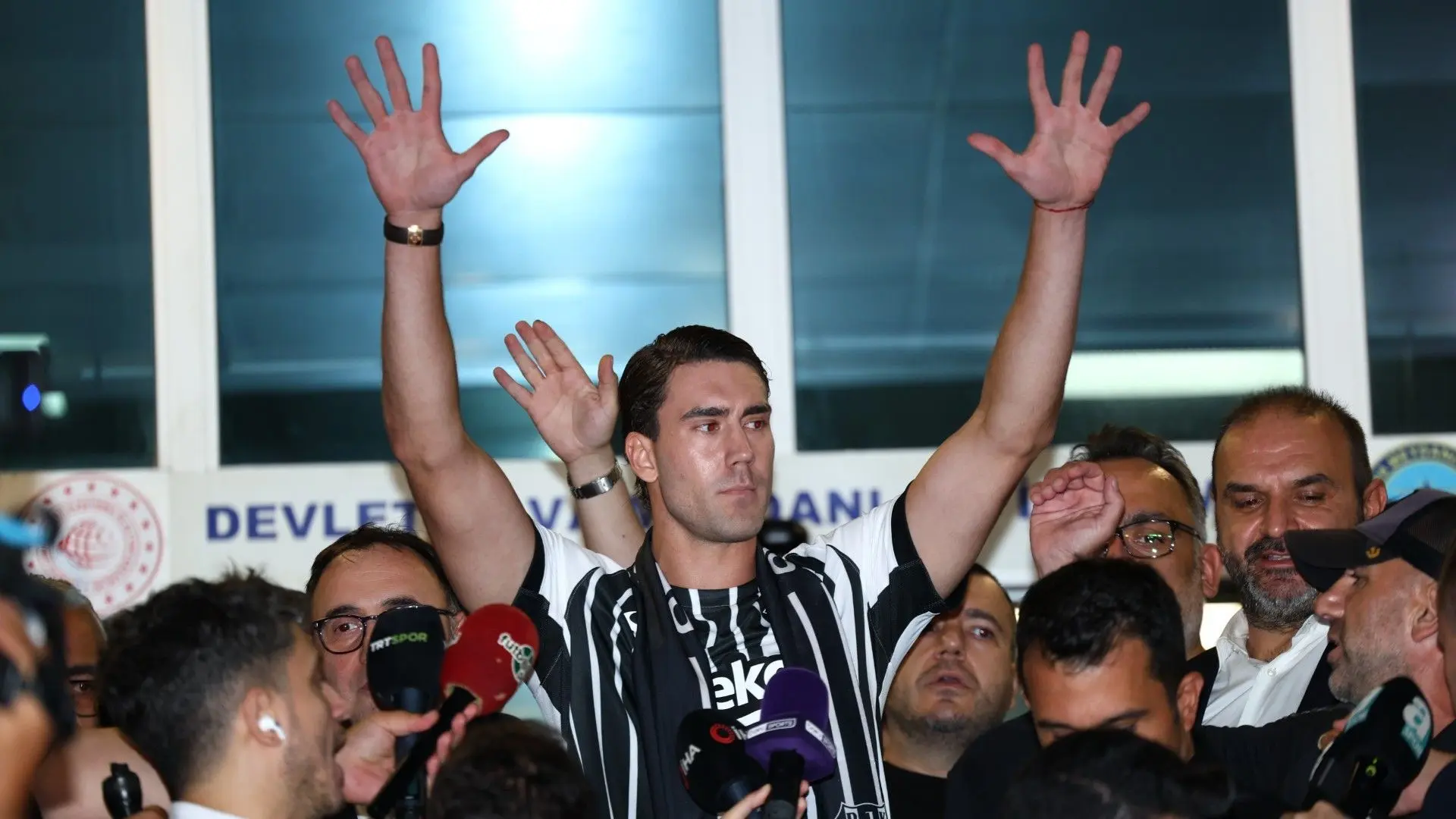 Beşiktaş'ın yeni transferi Dusan Vlahovic, İstanbul'a geldi!