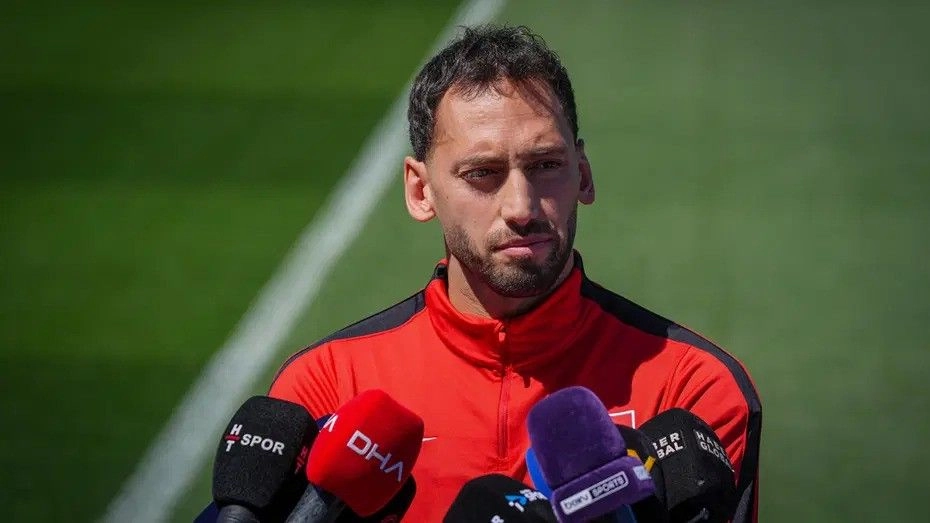 Hakan Çalhanoğlu: "Gelecekte kendimi TFF başkanı olarak görüyorum"