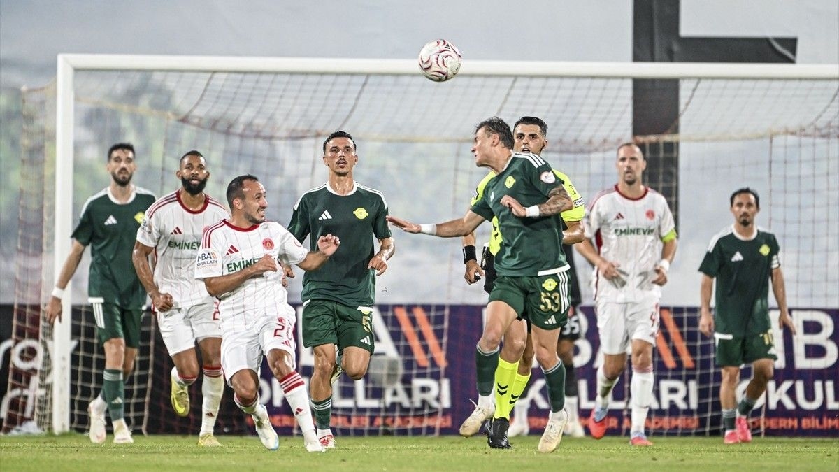 Ümraniyespor - Esenler Erokspor: 1-1 (Maç sonucu-yazılı özet)