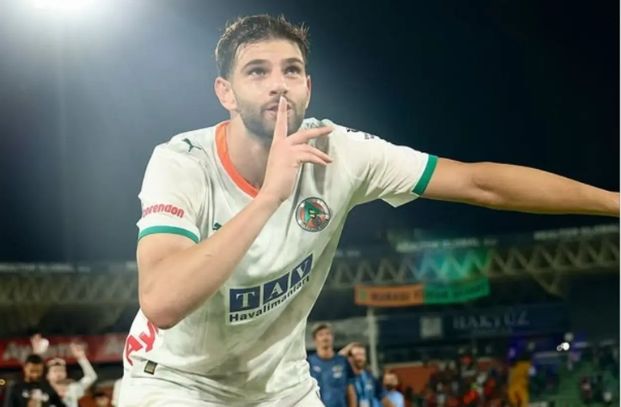 Fenerbahçe'nin istediği Alanyaspor'un genç stoperi Ümit Akdağ transfer kararını verdi