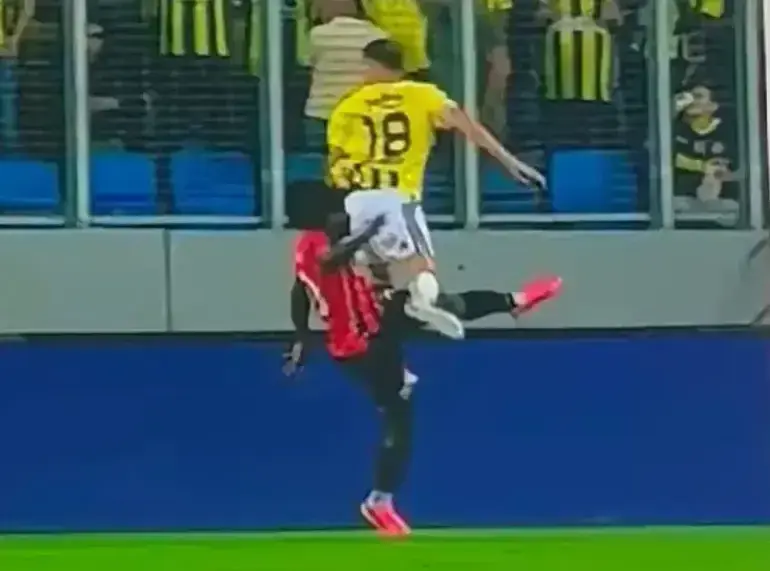 Mert Müldür'e fiziksel müdahale