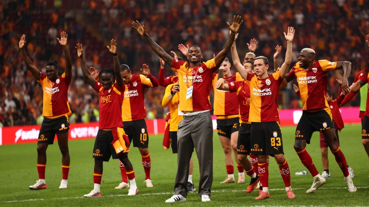 Rafael Leao, RAMS Park'ta Galatasaray taraftarıyla buluştu