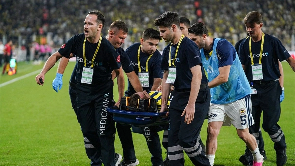 Fenerbahçe'den gece geç saatte, hastaneye kaldırılan Kerem Aktürkoğlu için açıklama