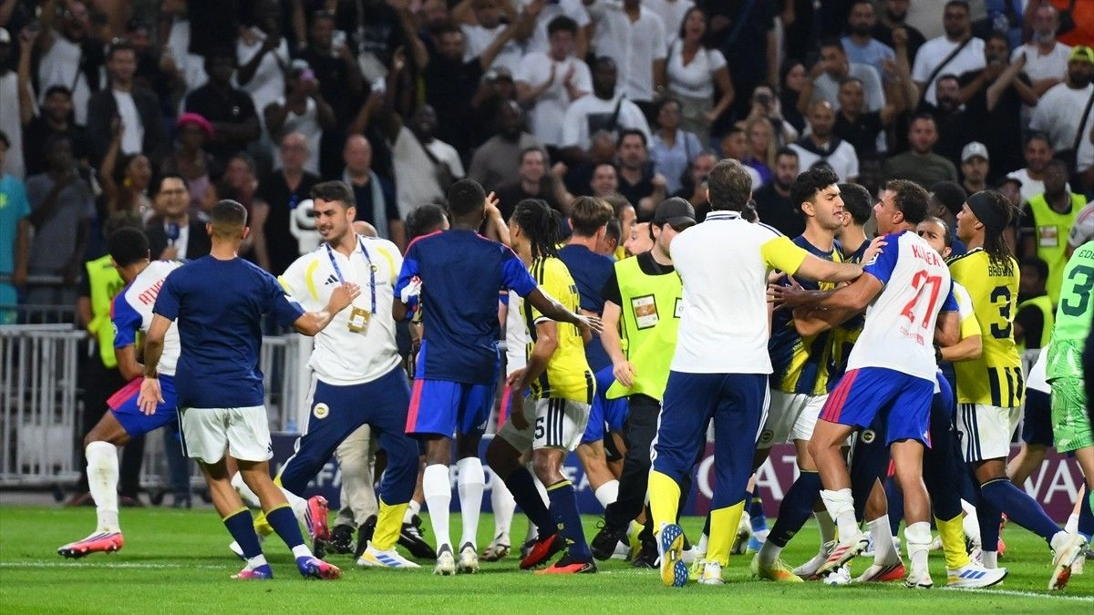 Duyurdular! UEFA'dan Lyon-Fenerbahçe maçına soruşturma