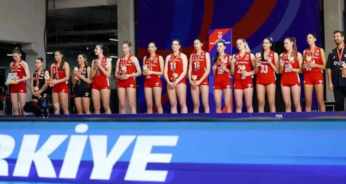 Türkiye 17 Yaş Altı Kadın Milli Voleybol Takımı, dünya 2'ncisi oldu