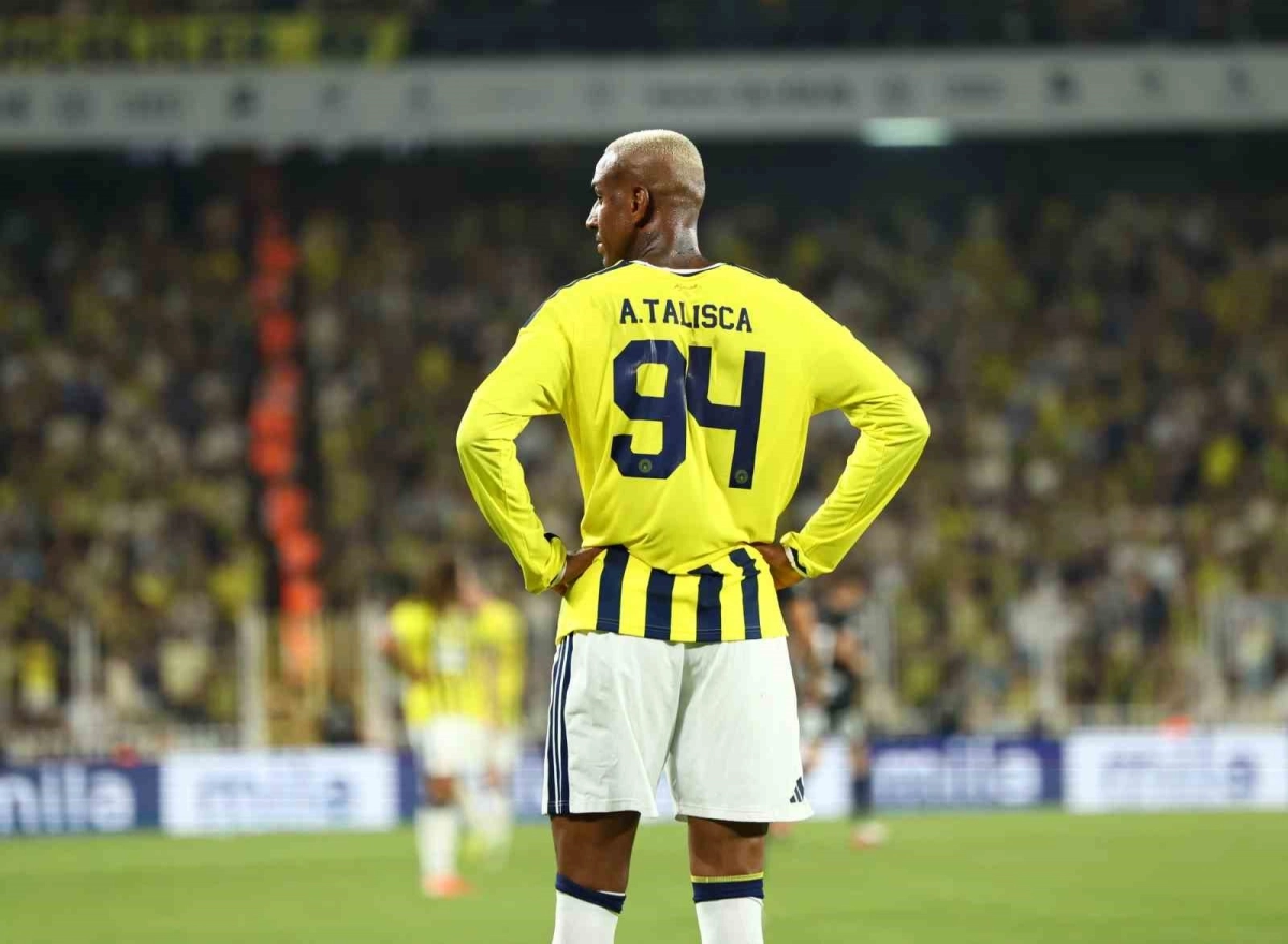 FENERBAHÇE, KONYASPOR MAÇINDA FORMA GİYEMEYECEK OLAN ANDERSON TALİSCA'NIN 10+4 YABANCI OYUNCU KURALI VE HAFTA İÇİ OYNANACAK OLYMPİQUE LYON MAÇI PLANLAMASI DOĞRULTUSUNDA KADRODA YER ALMADIĞINI AÇIKLADI.