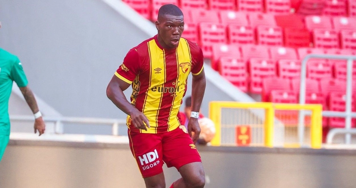 Göztepe’de Sinclair Armstrong, taraftardan tam not aldı