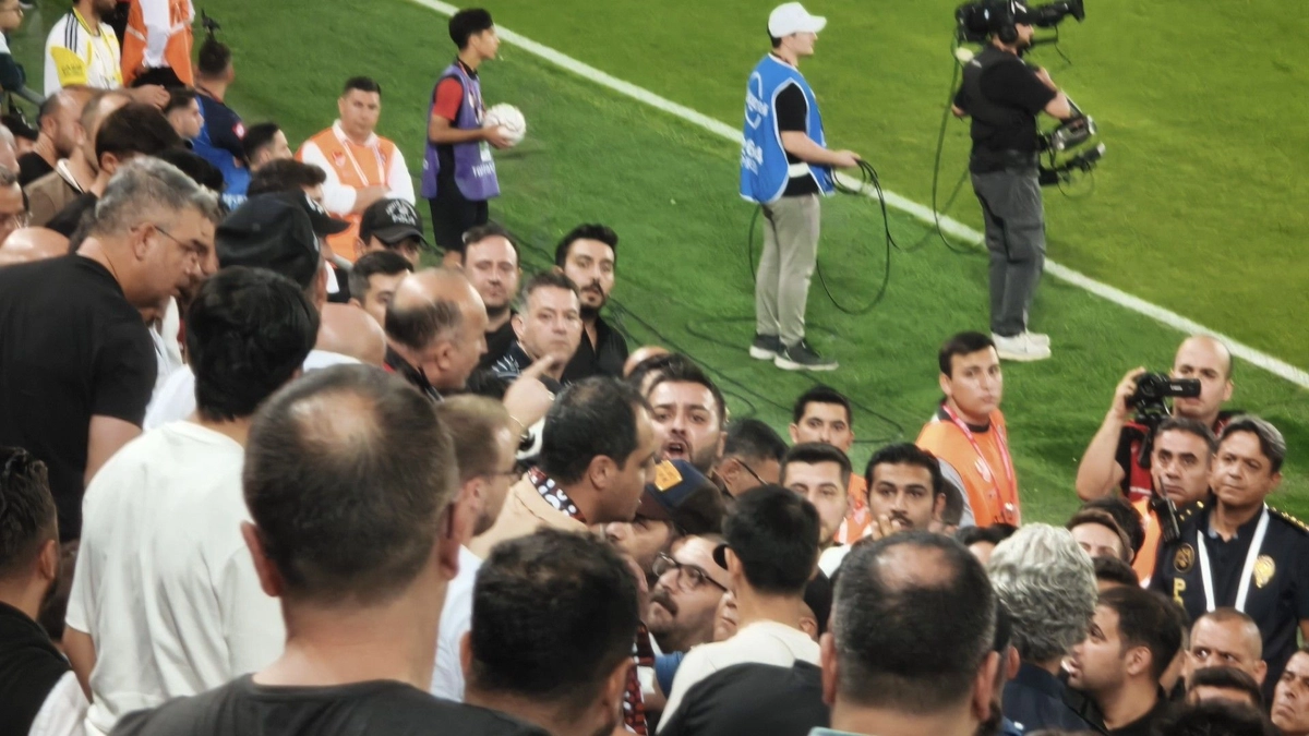 Gençlerbirliği tribünlerinde kavga golle son buldu