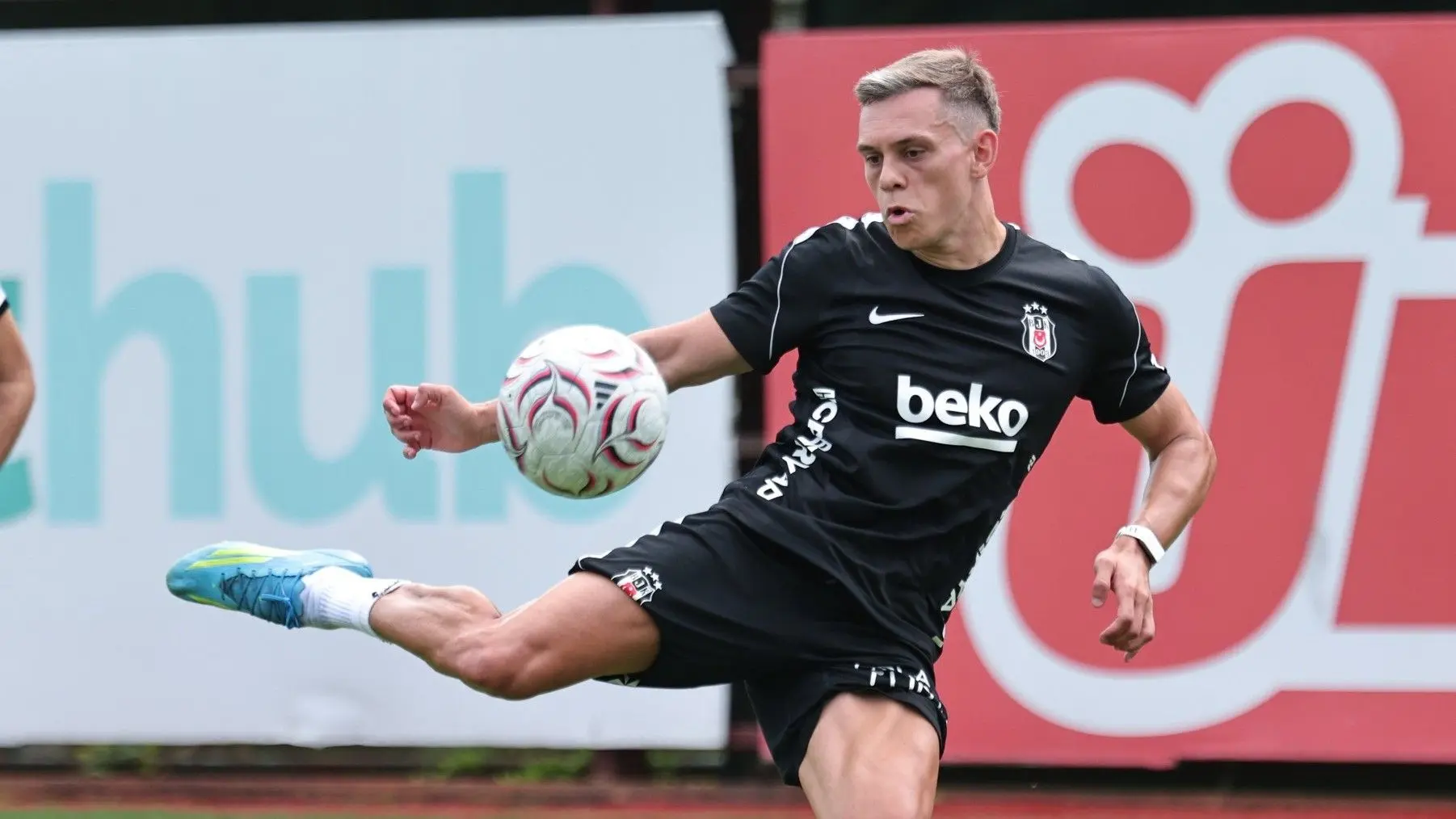 Leandro Trossard, Beşiktaş'la ilk antrenmanına çıktı!