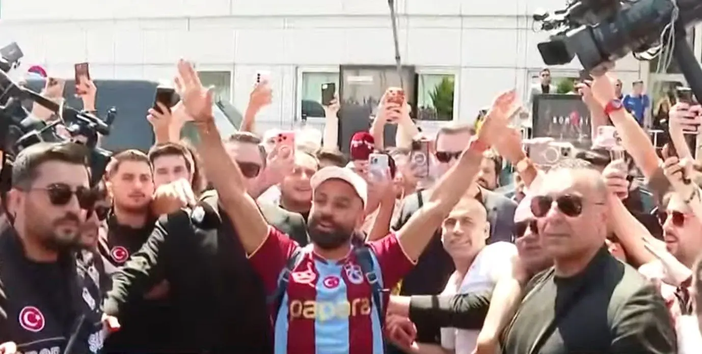 Trabzonspor'un yeni transferi Mohamed Salah İstanbul'da! Taraftara üçlü çektirdi