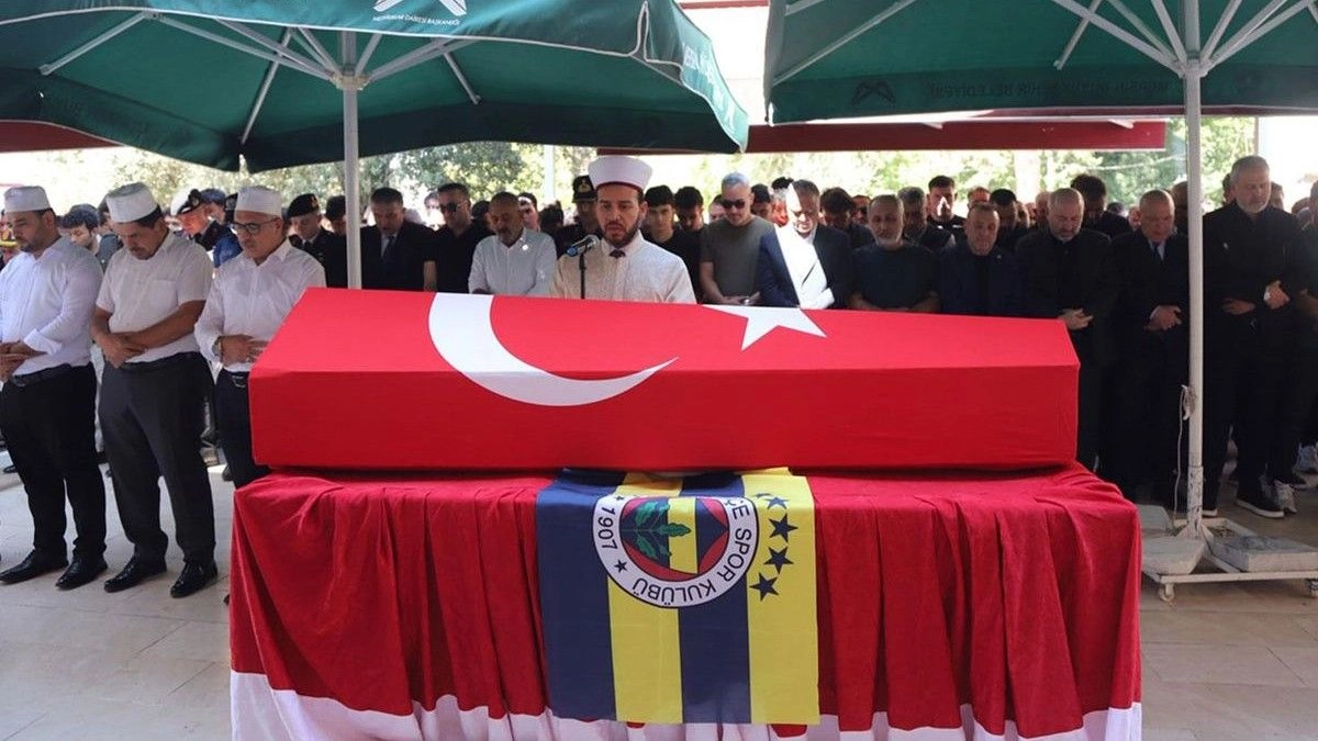 Fenerbahçe, tribünde kalp krizi sonucu vefat eden gazinin çocuklarına destek olacak