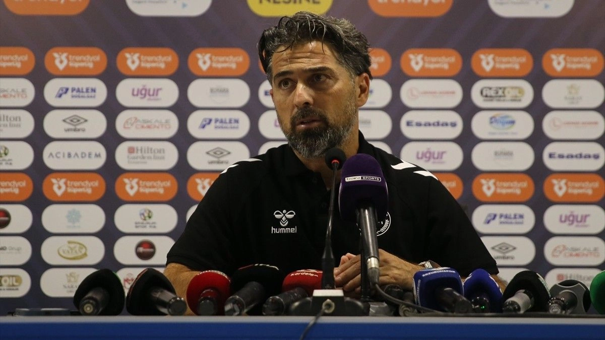 İlhan Palut'tan istifa sinyali: "Şapkamızı önümüze koyup düşünmeliyiz"