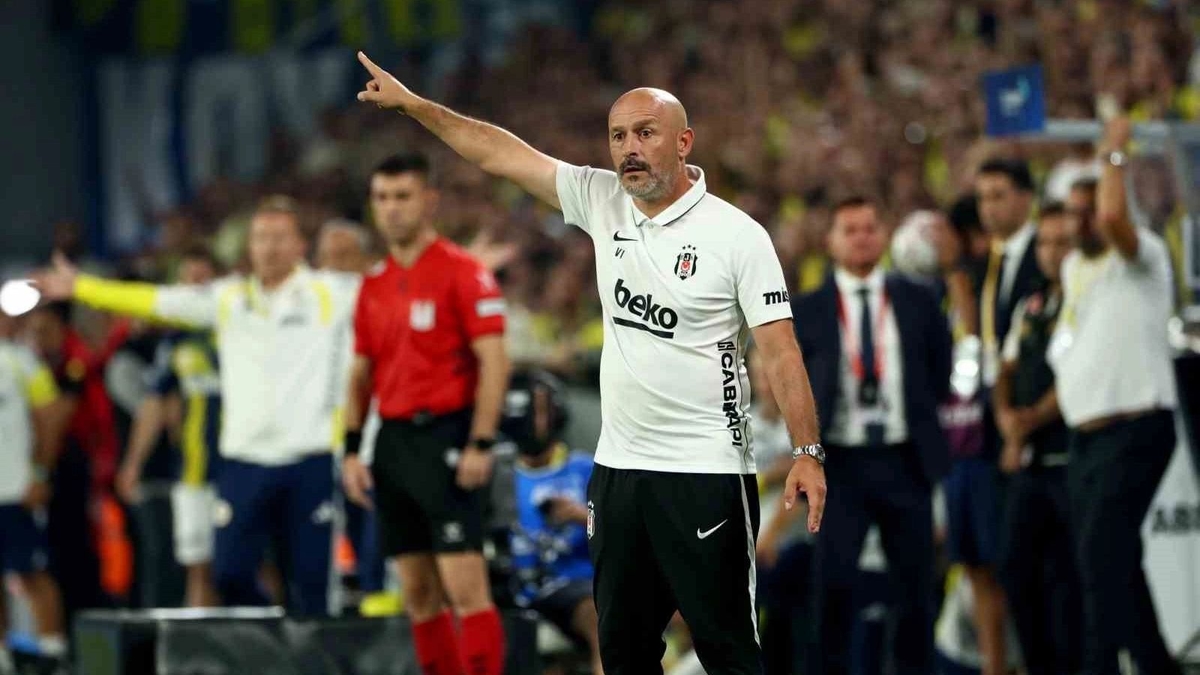 BEŞİKTAŞ TEKNİK DİREKTÖRÜ VİNCENZO ITALİANO, FENERBAHÇE KARŞISINDA ÇIKTIĞI İLK DERBİDEN GALİP AYRILDI.