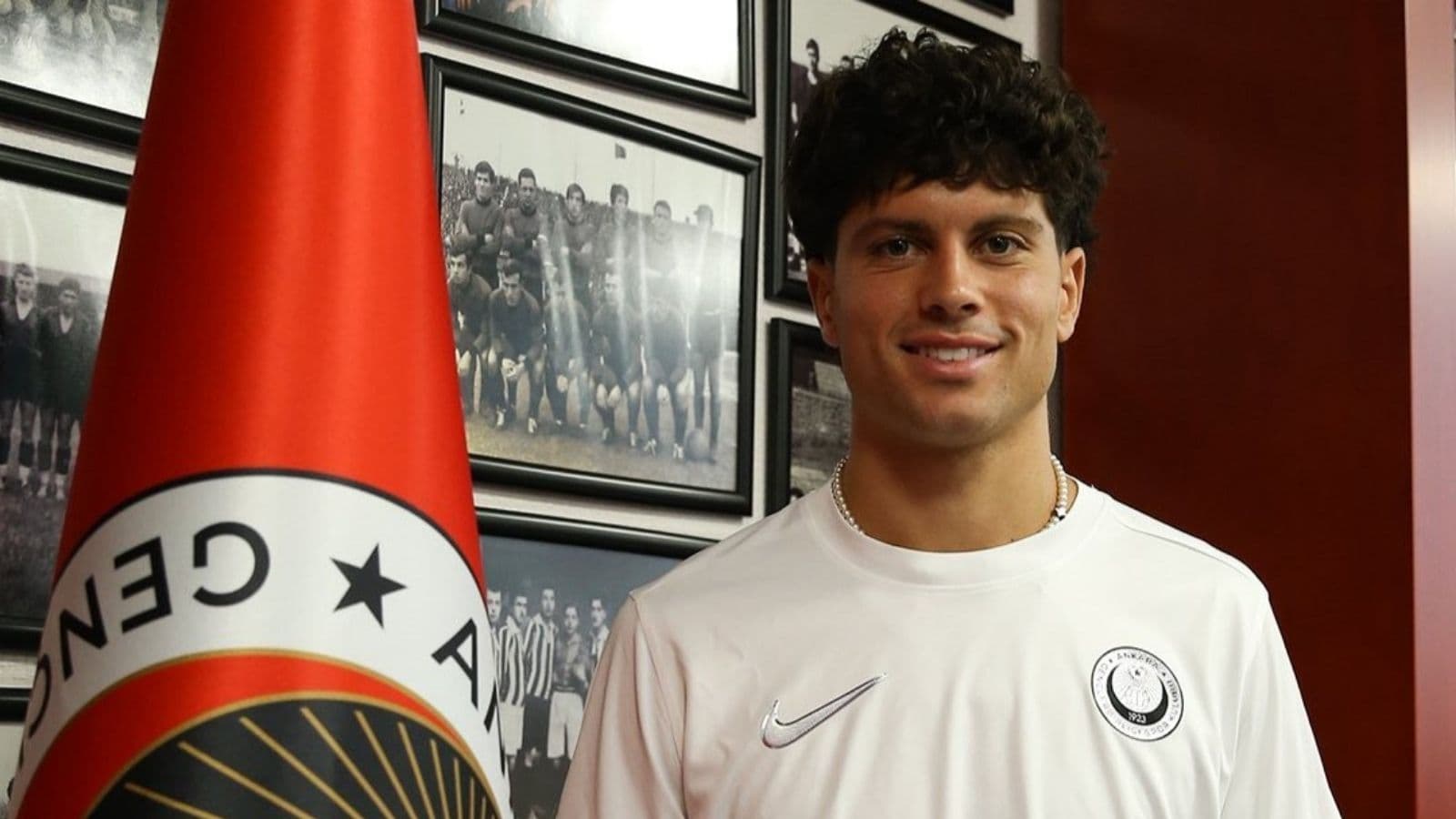 Gençlerbirliği'ne Benfica'dan ön libero! İmzalar atıldı