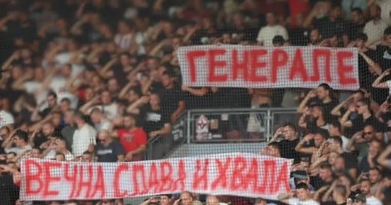 Kızılyıldız taraftarları tribünlerde "General", "Büyük Şan" ve "Sonsuz Minnet" yazılı pankartlar açıp Mladiç lehine tezahürat yaptı.