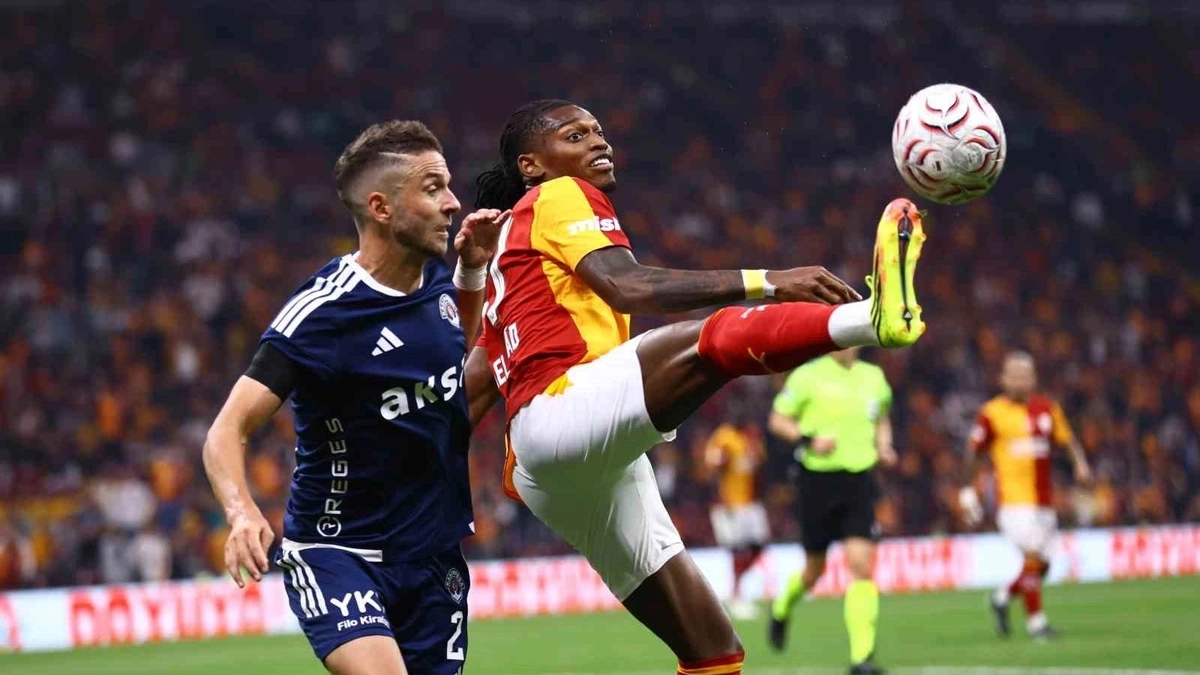 TRENDYOL SÜPER LİG'İN 7. HAFTASINDA GALATASARAY, KONUK ETTİĞİ KASIMPAŞA'YI 3-1'LİK SKORLA MAĞLUP ETTİ.