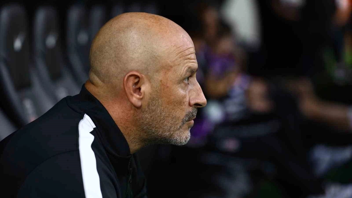 BEŞİKTAŞ TEKNİK DİREKTÖRÜ VİNCENZO ITALİANO, SON OYNADIKLARI AMED SPORTİF FAALİYETLER MAÇININ 11’İNDEN 4 DEĞİŞİKLİK YAPARAK KOCAELİSPOR KARŞISINA ÇIKTI.