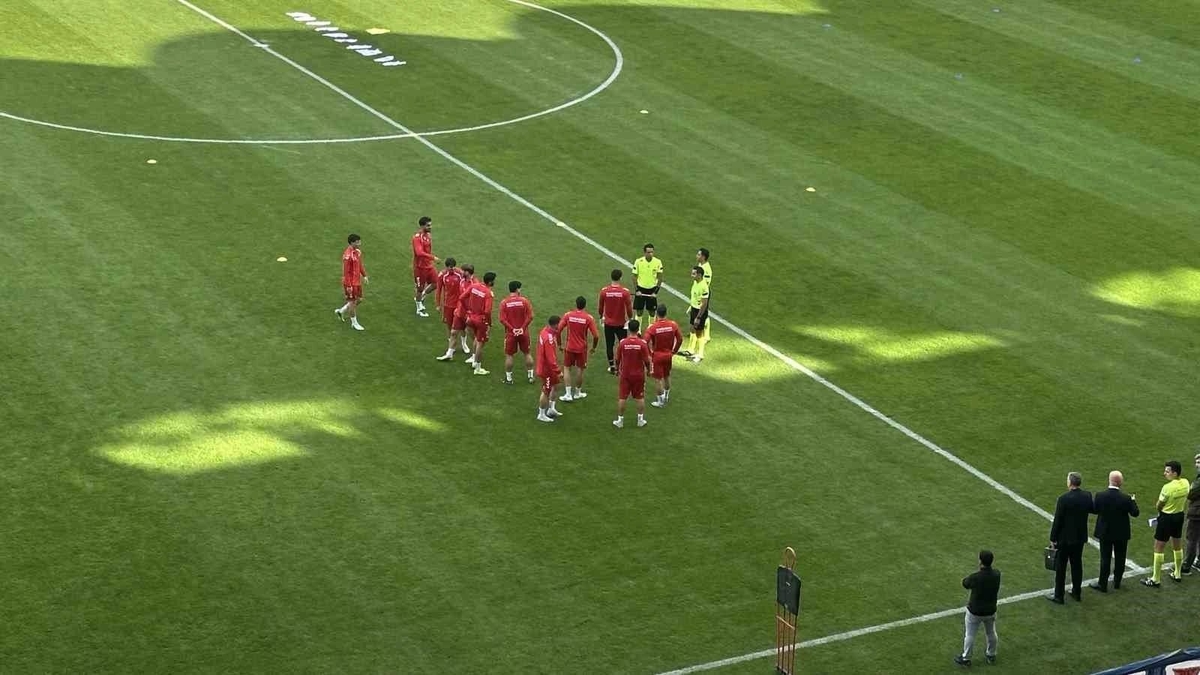 TFF 3.LİG TEMSİLCİSİ KARABÜK İDMAN YURDU, ZİRAAT TÜRKİYE KUPASI 3. TURUNDA SAHASINDA KARŞILAŞACAĞI TFF 2.LİG TEMSİLCİSİ İSKENDERUNSPOR’UN MAÇA ÇIKMAMASI ÜZERİNE HÜKMEN 3-0 GALİP İLAN EDİLEREK 4. TURA YÜKSELDİ.