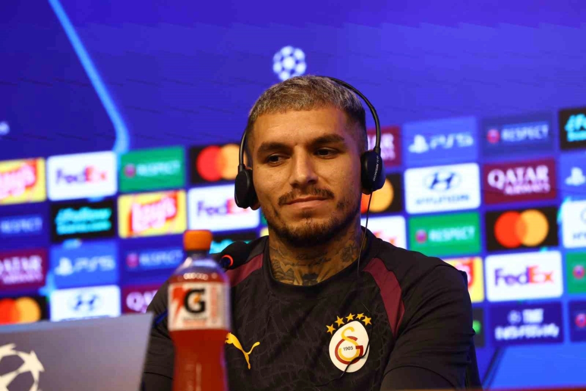 GALATASARAY’IN URUGUAYLI FUTBOLCUSU LUCAS TORREİRA, KEMERBURGAZ METİN OKTAY TESİSLERİ’NDE DÜZENLENEN BASIN TOPLANTISINDA SORULARI YANITLADI.