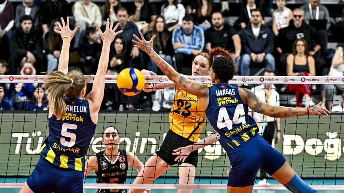 Fenerbahçe, VakıfBank karşısında seride durumu 1-1 yaptı!