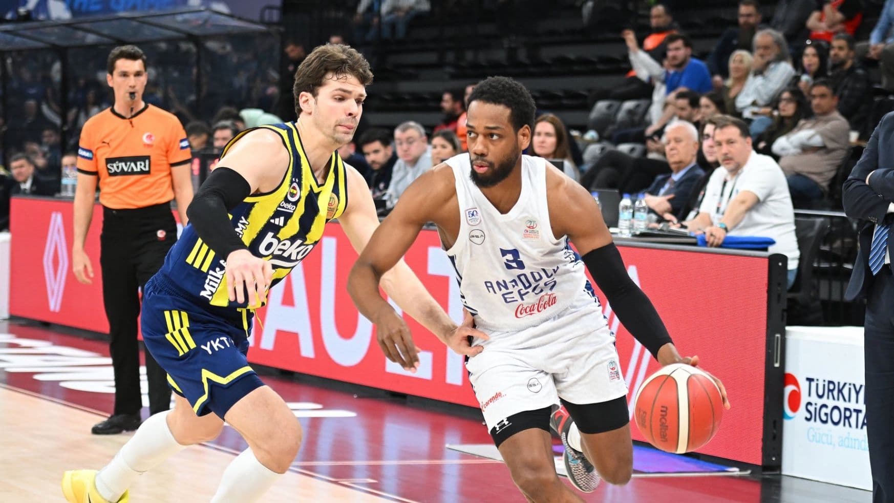Fenerbahçe derbide Anadolu Efes'i farklı geçti!